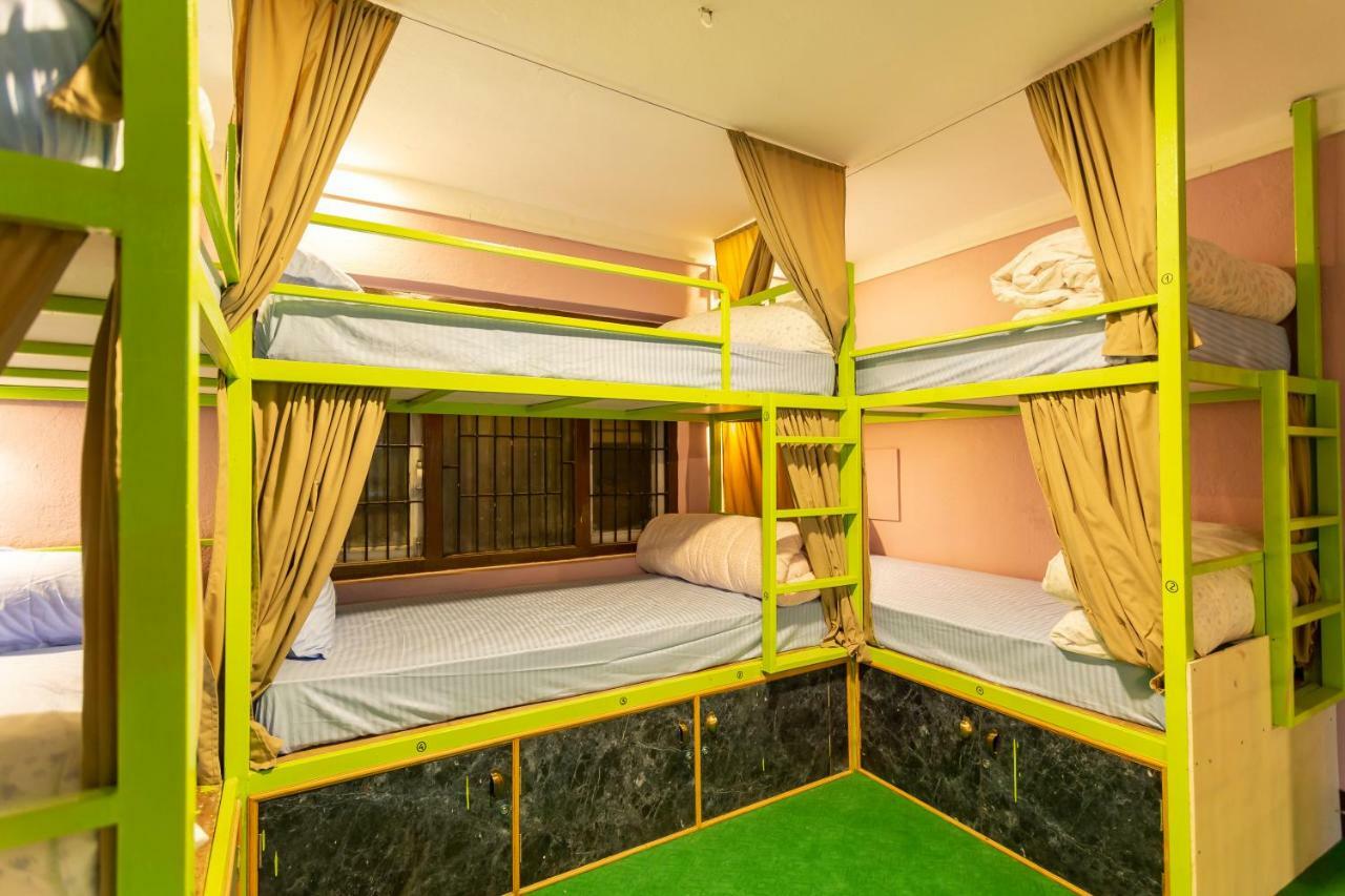 Big Tree Hostel カトマンズ エクステリア 写真
