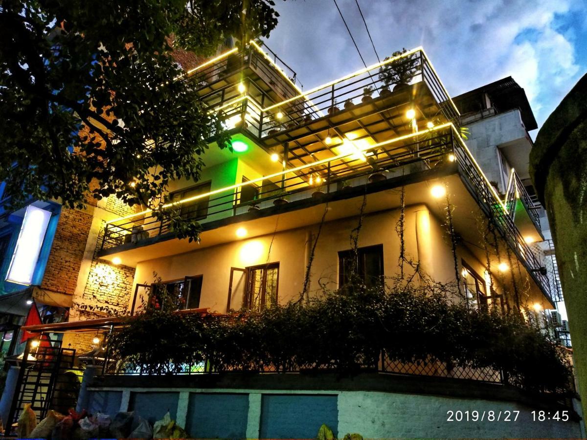Big Tree Hostel カトマンズ エクステリア 写真