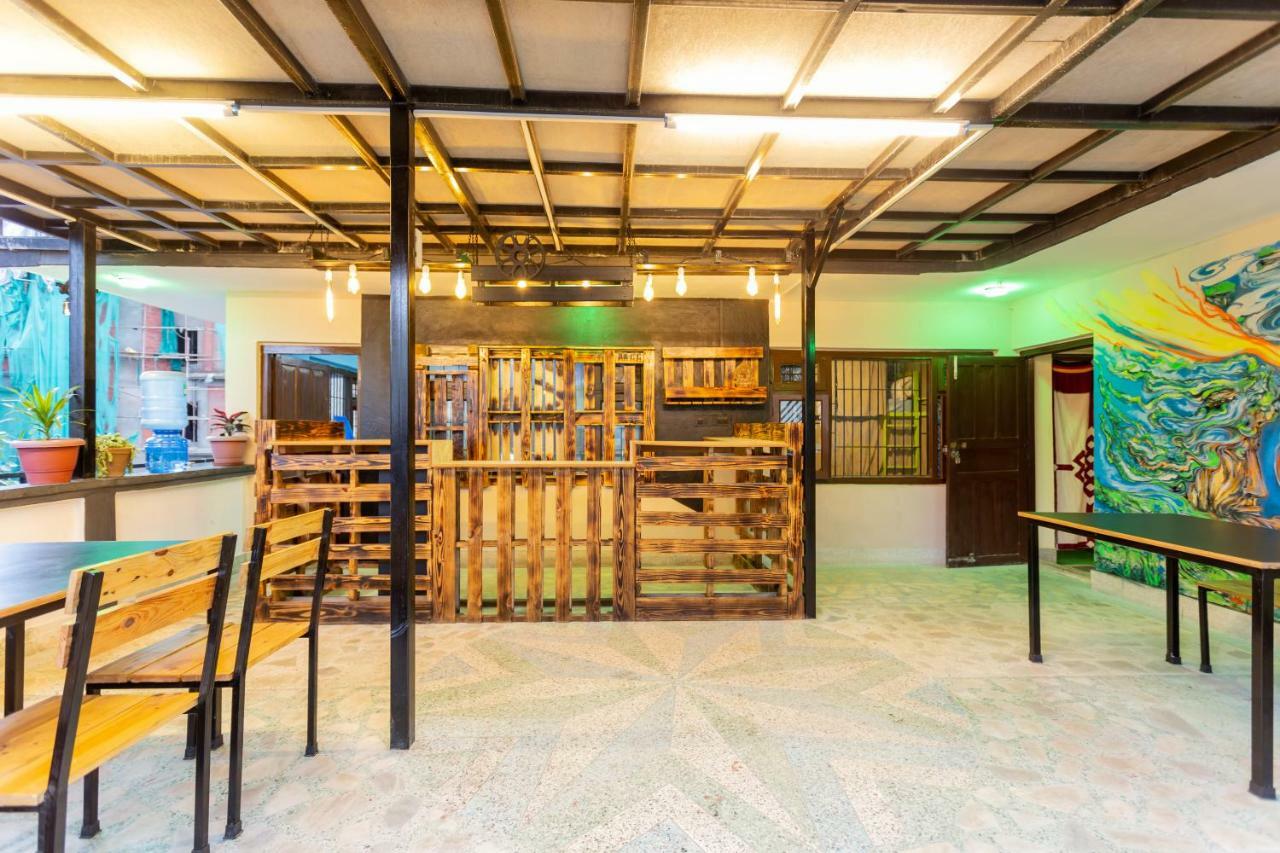 Big Tree Hostel カトマンズ エクステリア 写真