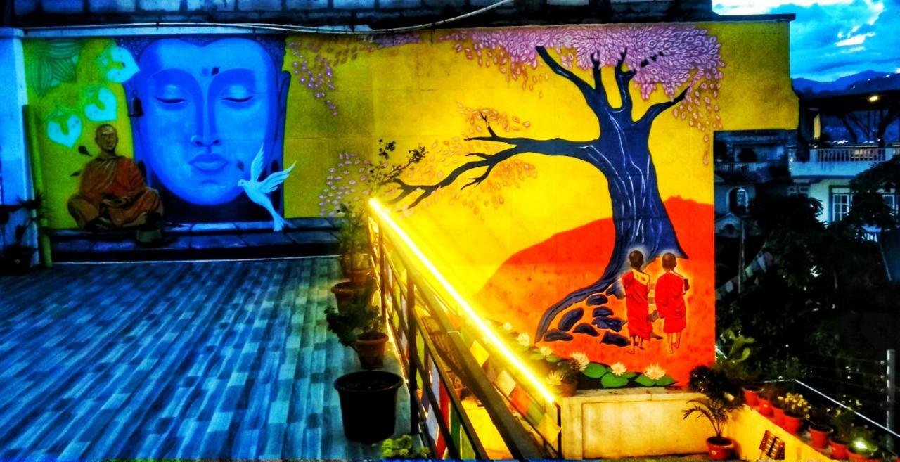 Big Tree Hostel カトマンズ エクステリア 写真