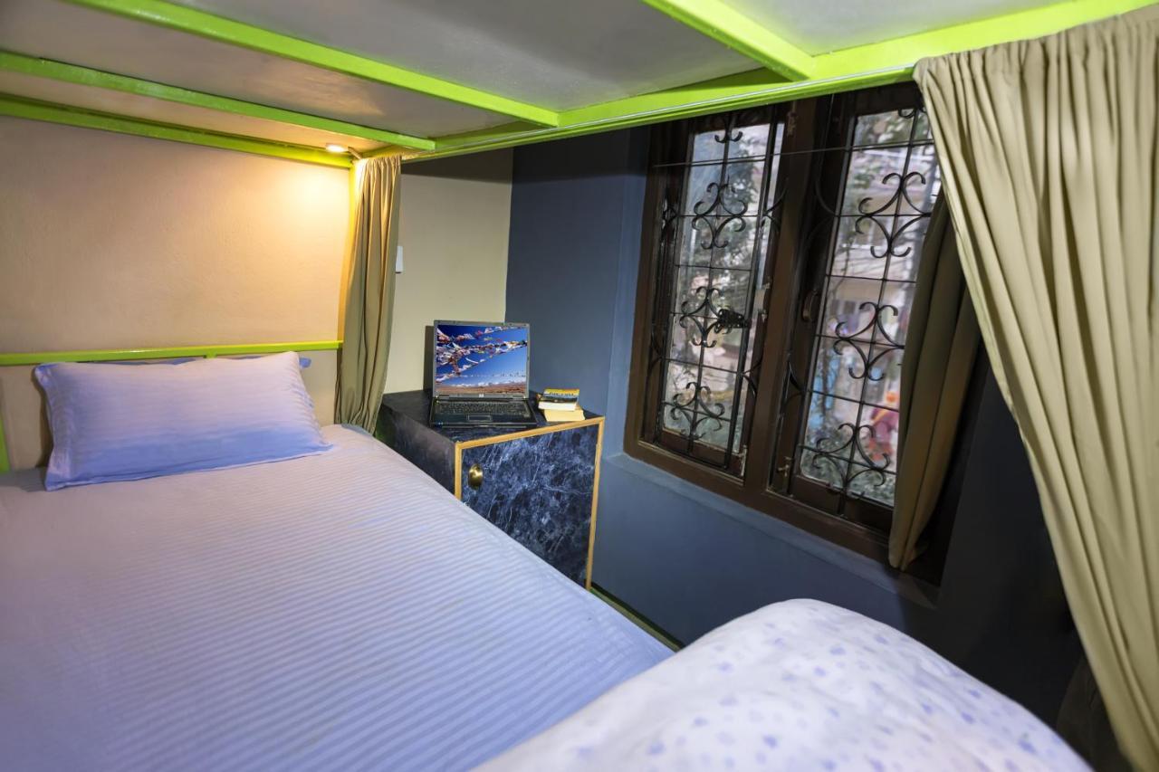 Big Tree Hostel カトマンズ エクステリア 写真